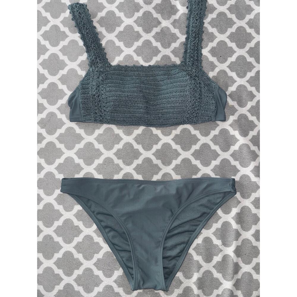 Bikini - Picture 2 of 3